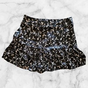 F21 SM Black and White Floral Ruffle Skort